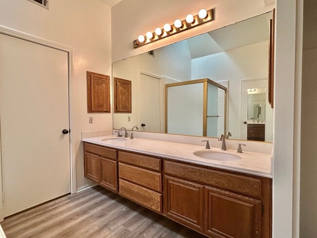 Building Photo - Freshly Painted 2BD/2BA 2 Car Garage with large Backyard