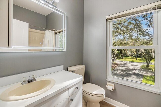 Building Photo - 2122 Oak Forest Ln