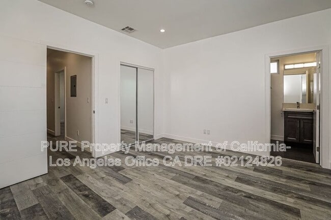 Building Photo - 1342 N Kenmore Ave