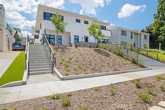 Building Photo - 822 S Plymouth Blvd