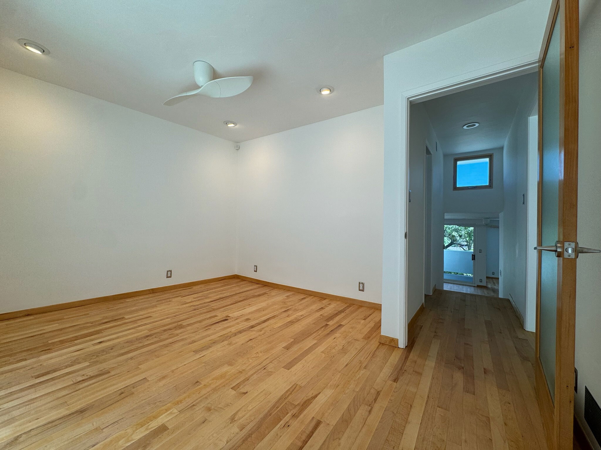 Building Photo - 8863 Lookout Mountain Ave