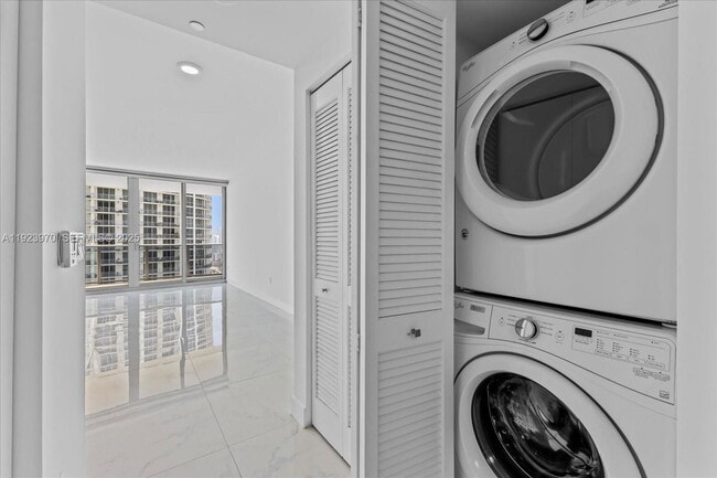 Building Photo - 488 NE 18th St