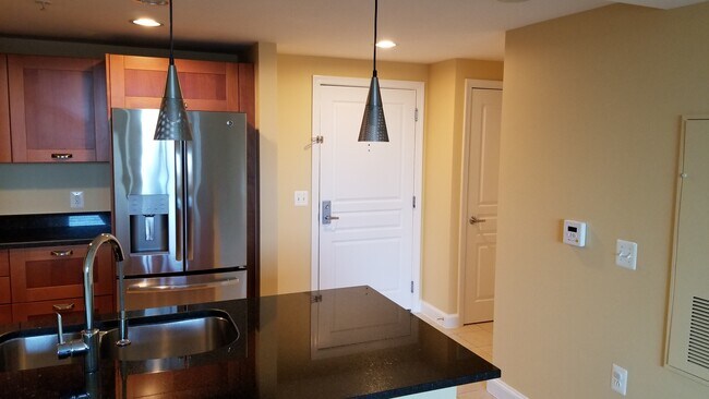 Primary Photo - 2451 Midtown Ave