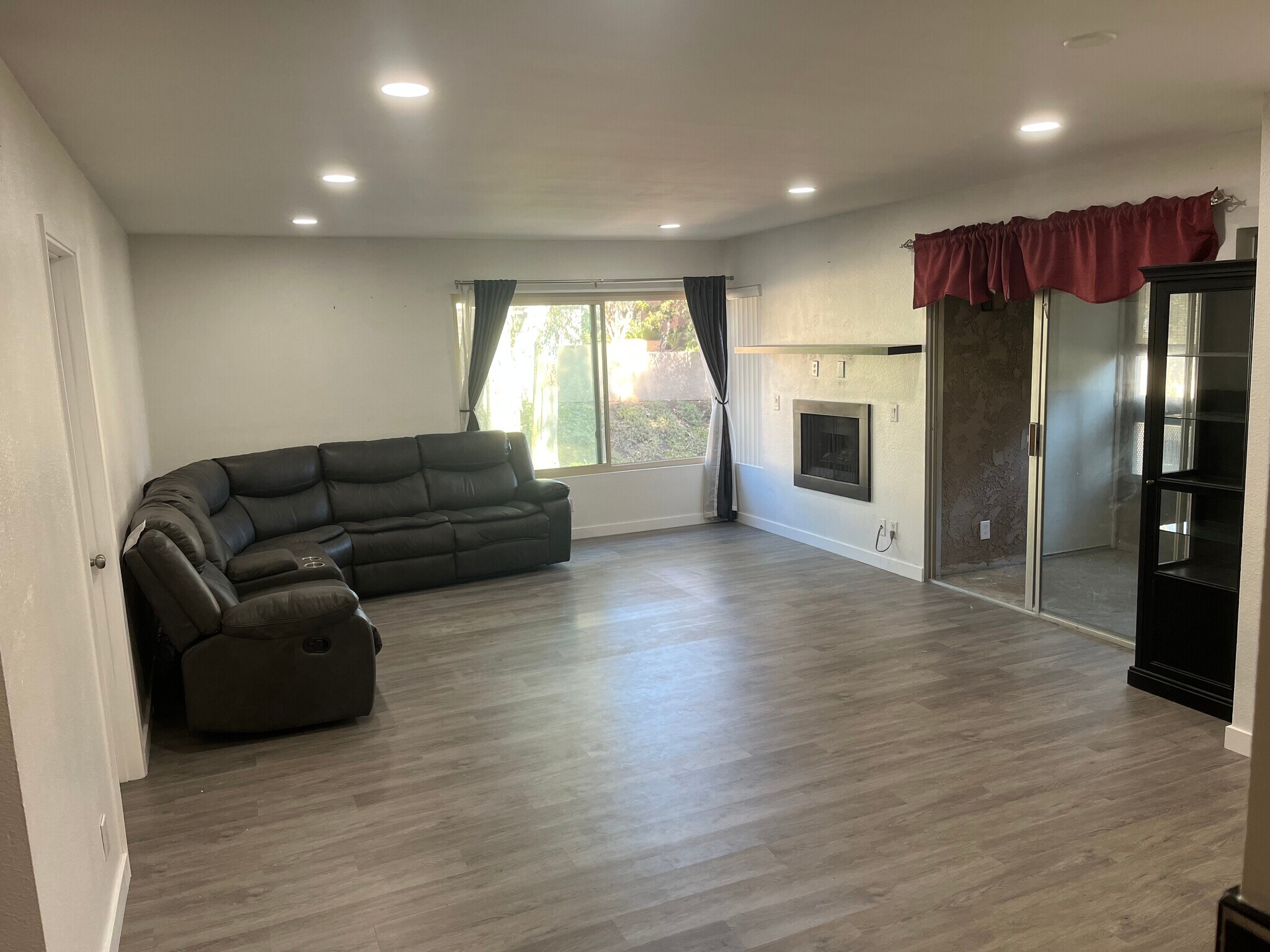 Living Room - 10300 Caminito Cuervo