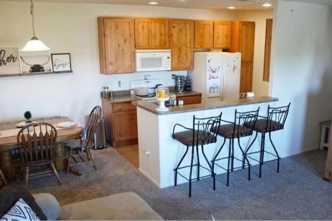 Building Photo - 2803 Kansas Dr