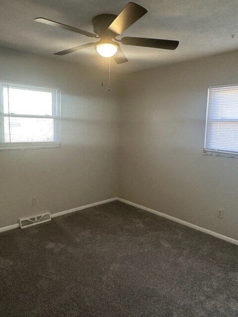 Building Photo - 415 Barwood Dr