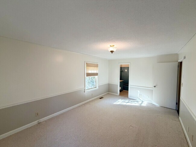 Building Photo - 222 Knox Dr