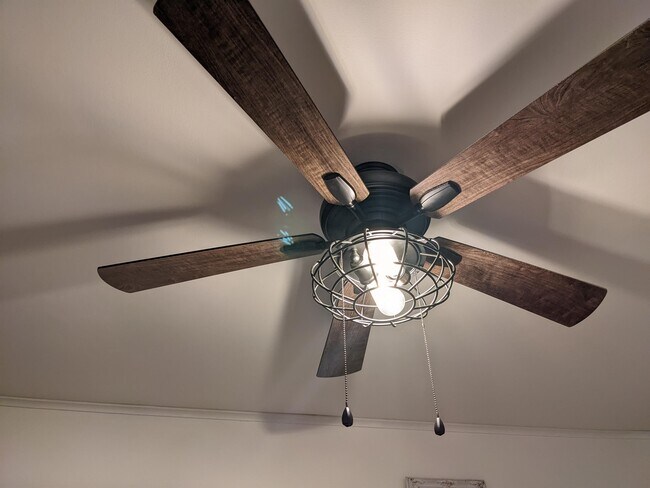 Building Photo - 110 6th St