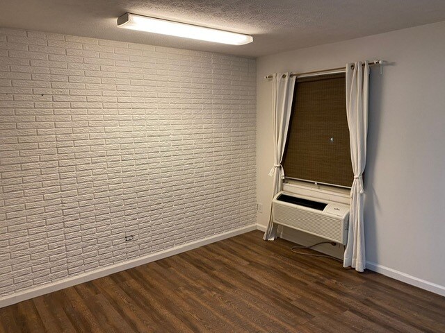 Building Photo - 4012 DuPont Cir