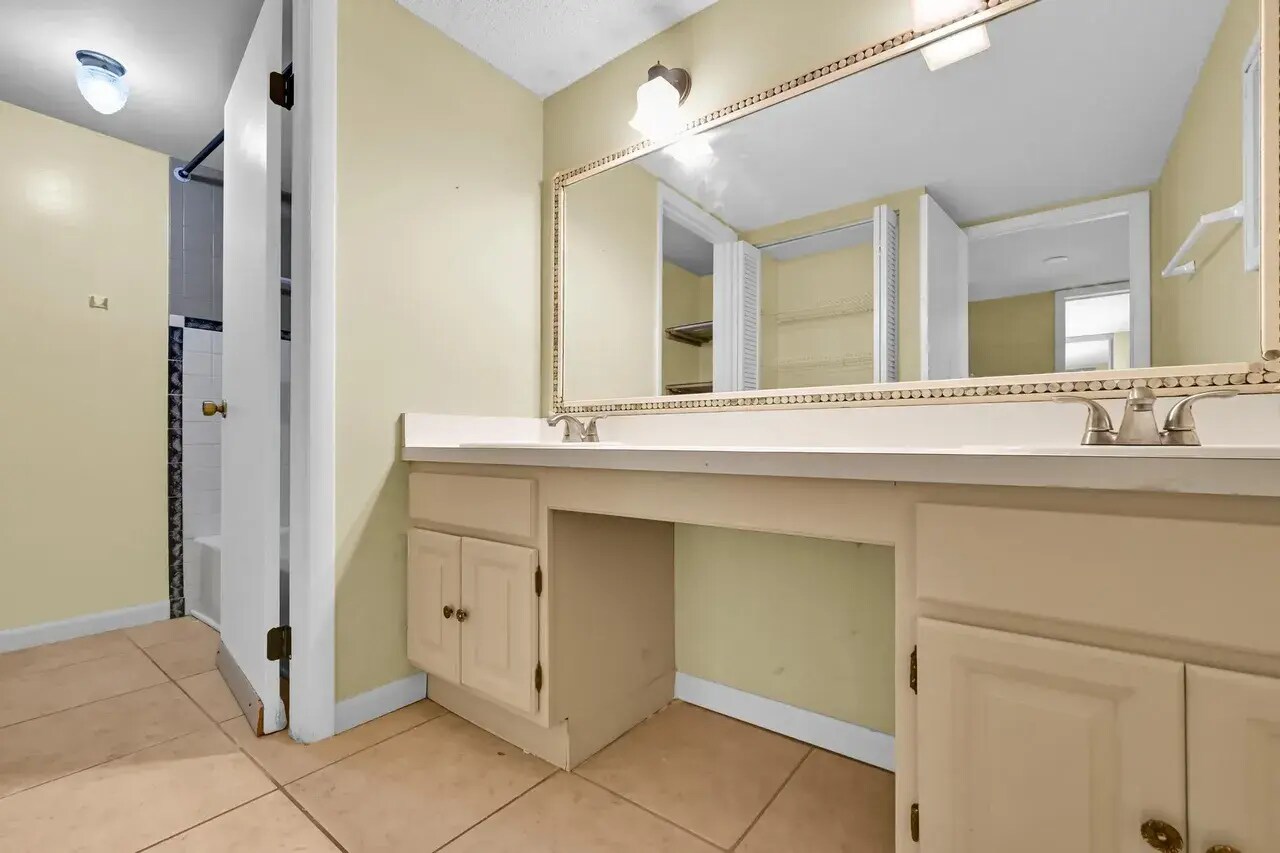 Building Photo - 1458 N Lawnwood Cir