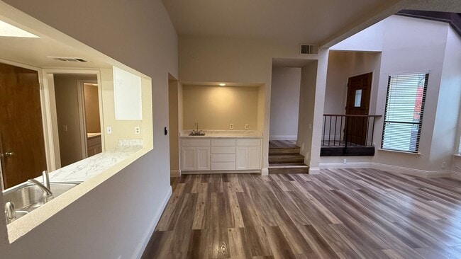 Building Photo - Must See! Beautiful 2-Bedroom Condo in the Heart of Fresno