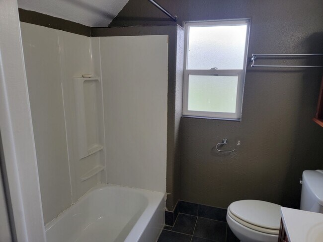 Building Photo - Beautiful 4-Bedroom Home In The Garland Di...