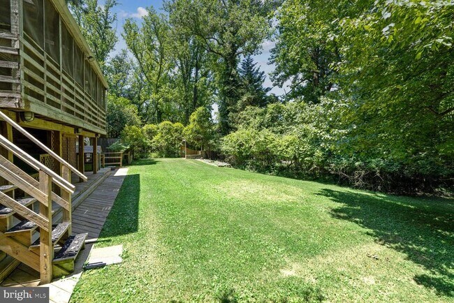 Building Photo - 7001 Longwood Dr