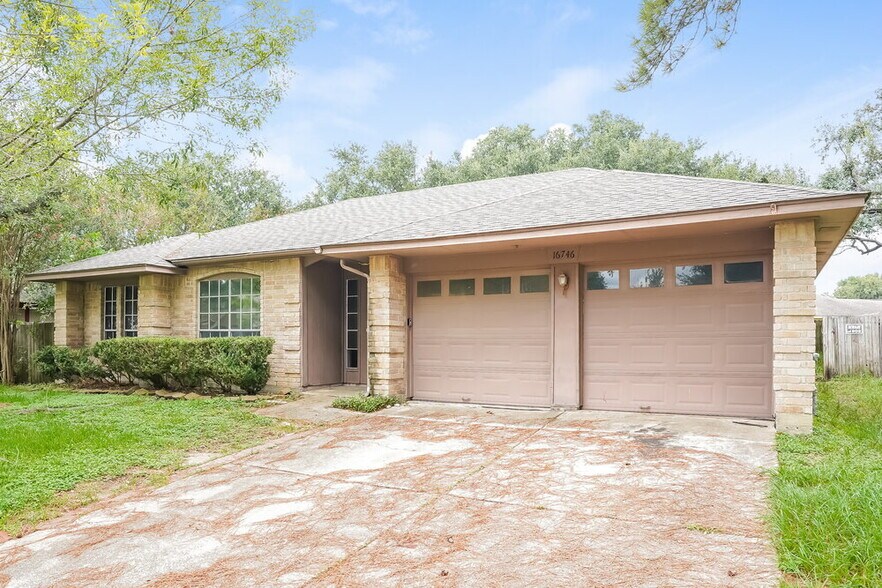 Building Photo - 16746 Summer Dawn Ln