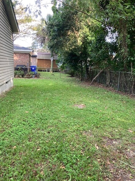 3 Bedroom 2 Full Bath Bungalow Minutes from Downtown Charleston with Charleston Harbor Views - 811 Minnie St