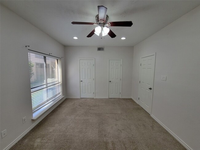 Building Photo - 2025 Augusta Dr