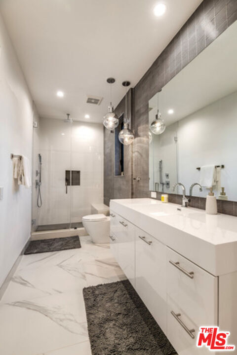 Building Photo - 25879 Chalmers Pl