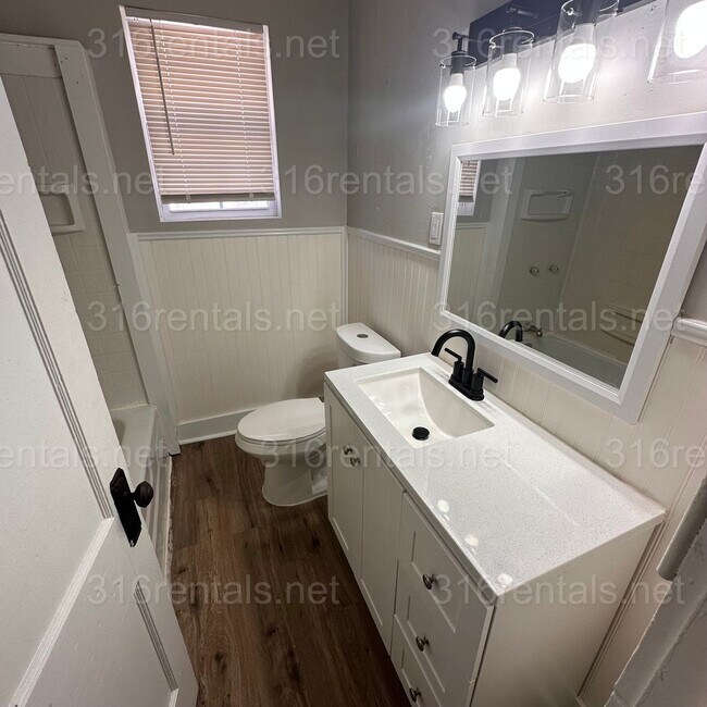 Primary Photo - $1195 - 3 bedroom / 1 bathroom - Single Family Home