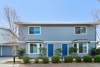 Building Photo - 3850 Bramble Ln