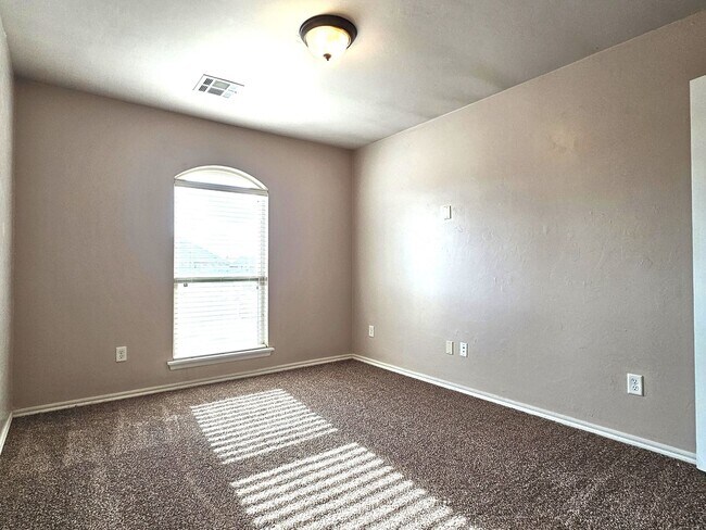 Building Photo - EVERYTHING YOU WANT IN A HOME! $500 OFF FI...