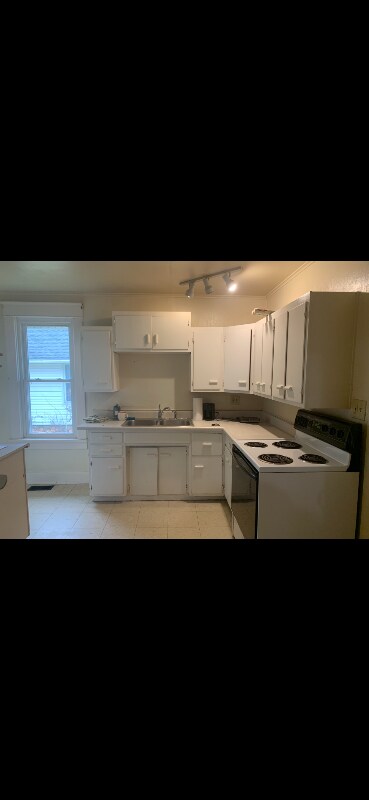Building Photo - 216 W Evers Ave