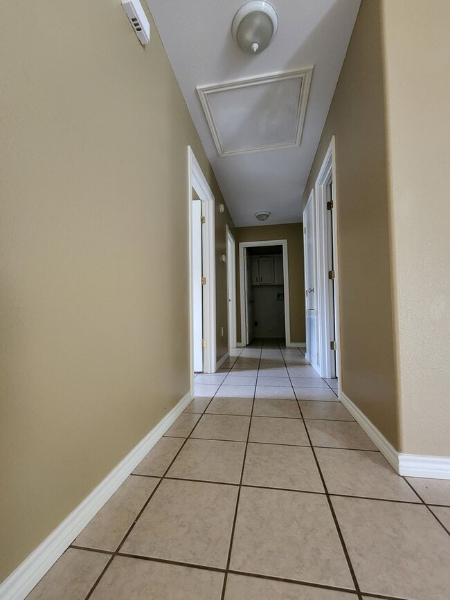 Building Photo - 3 bedroom 2 bath brick home