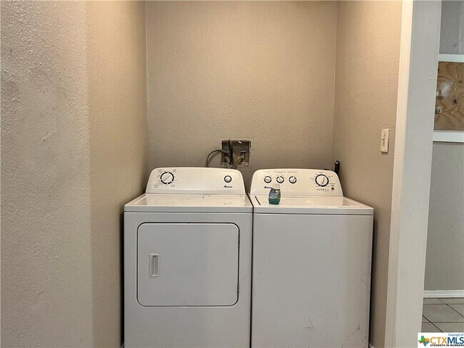 Building Photo - 511 E Walnut St