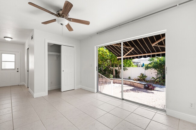 Building Photo - 2173 W Vina Del Mar Blvd