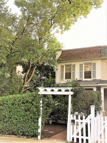 Primary Photo - 5162 Fulton St NW