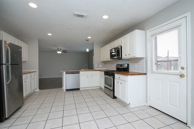 Building Photo - 18926 Piney Way Dr