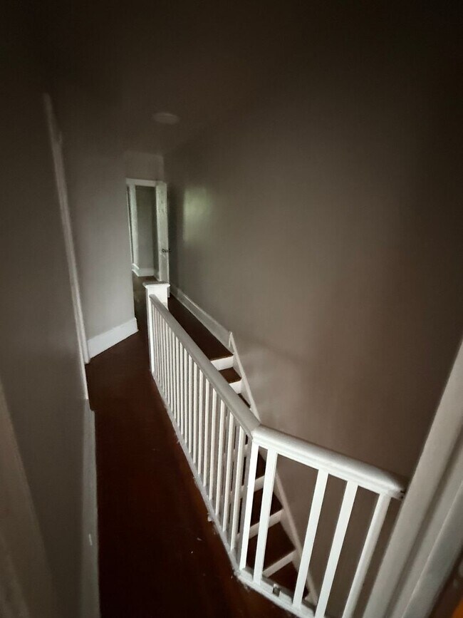 Building Photo - Port Richmond-traditional 3 bedroom home f...