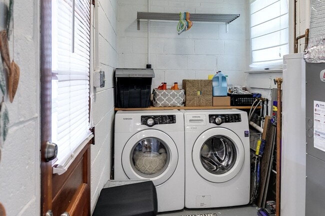 Building Photo - Charming 3 Bedroom Rancher Available Early...