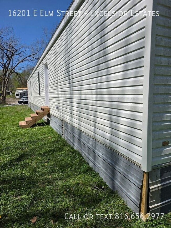 Building Photo - 16201 Elm St