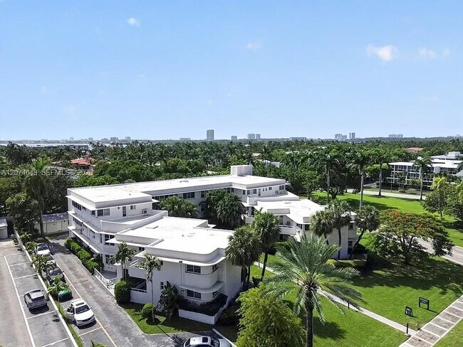 Building Photo - 10190 Collins Ave