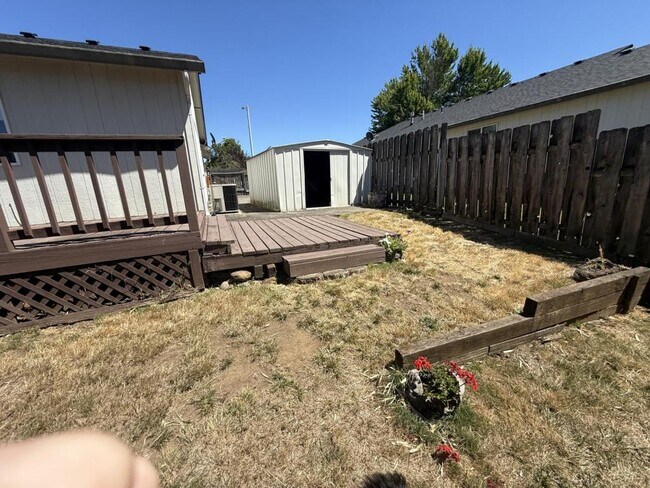 Building Photo - 214 NE 170th Ave