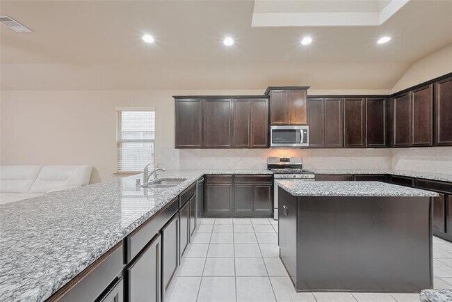 Building Photo - 4410 Fenetre Forest St