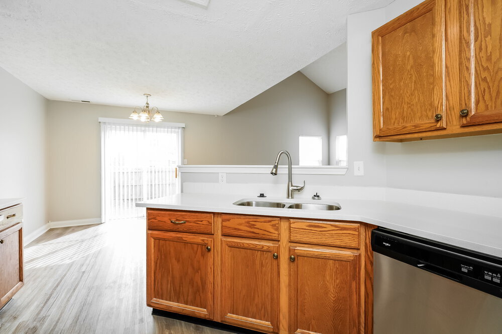 Building Photo - 4487 Connaught Dr E