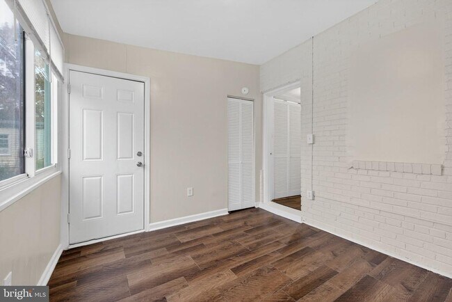 Building Photo - 3207 11th Pl SE