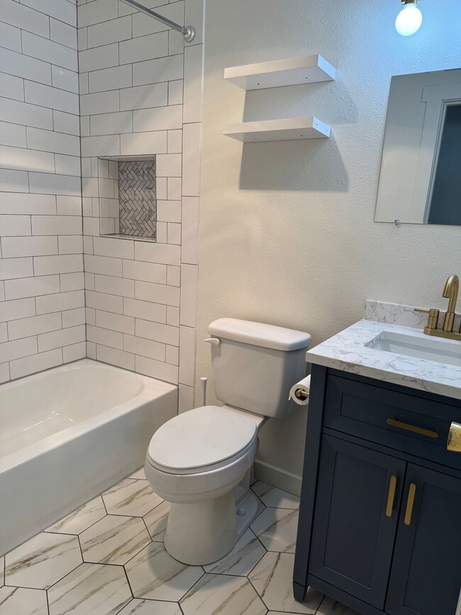 Building Photo - 692 N 1st St