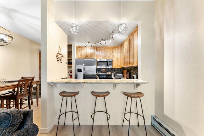 Building Photo - 807 Alder Ave