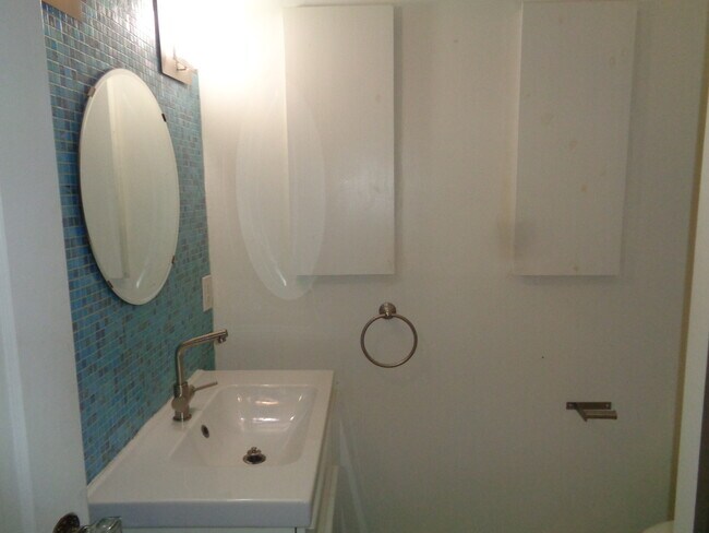 Building Photo - 2727 Hudson St