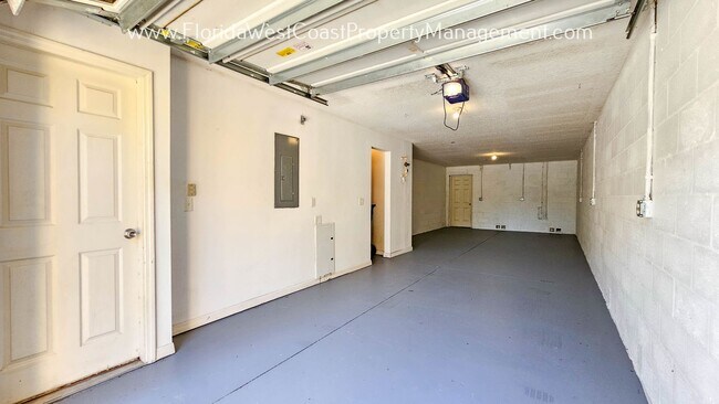 Building Photo - OUTSTANDING 2 Bedroom / 2.5 Bath / 2 Car Tandem Garage ! WILLOWBROOK- LAKEWOOD RANCH!