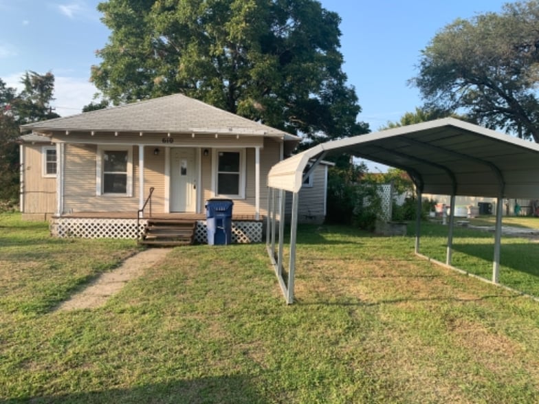 Building Photo - 2026 W Vine Ave