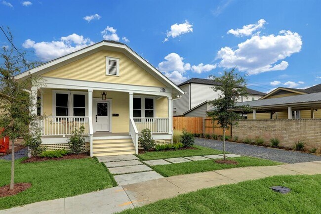 Primary Photo - 2206 Gano St