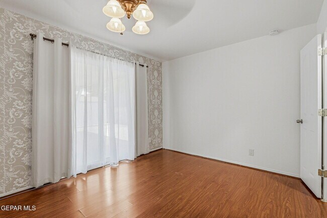 Building Photo - 12119 Tower Hill Dr