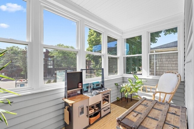 Building Photo - 52 Beechwood Ave