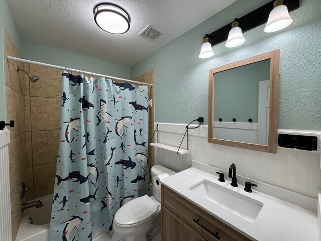 Building Photo - 24423 Hampton Lakes Dr