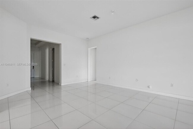 Building Photo - 4398 SW 173rd Ave