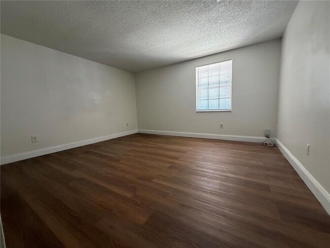 Building Photo - 4831 W McElroy Ave