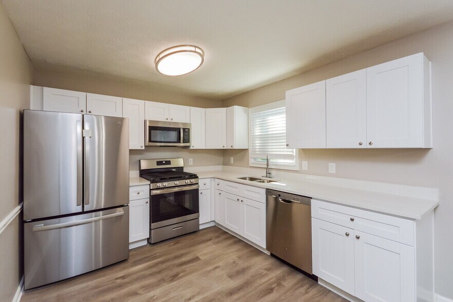 Building Photo - 661 Greenview Ave SE